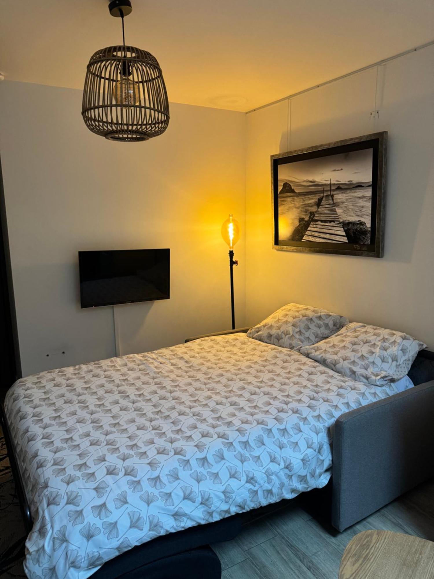 Appartement Cosy Face A La Basilique Saint Remi Reims Esterno foto